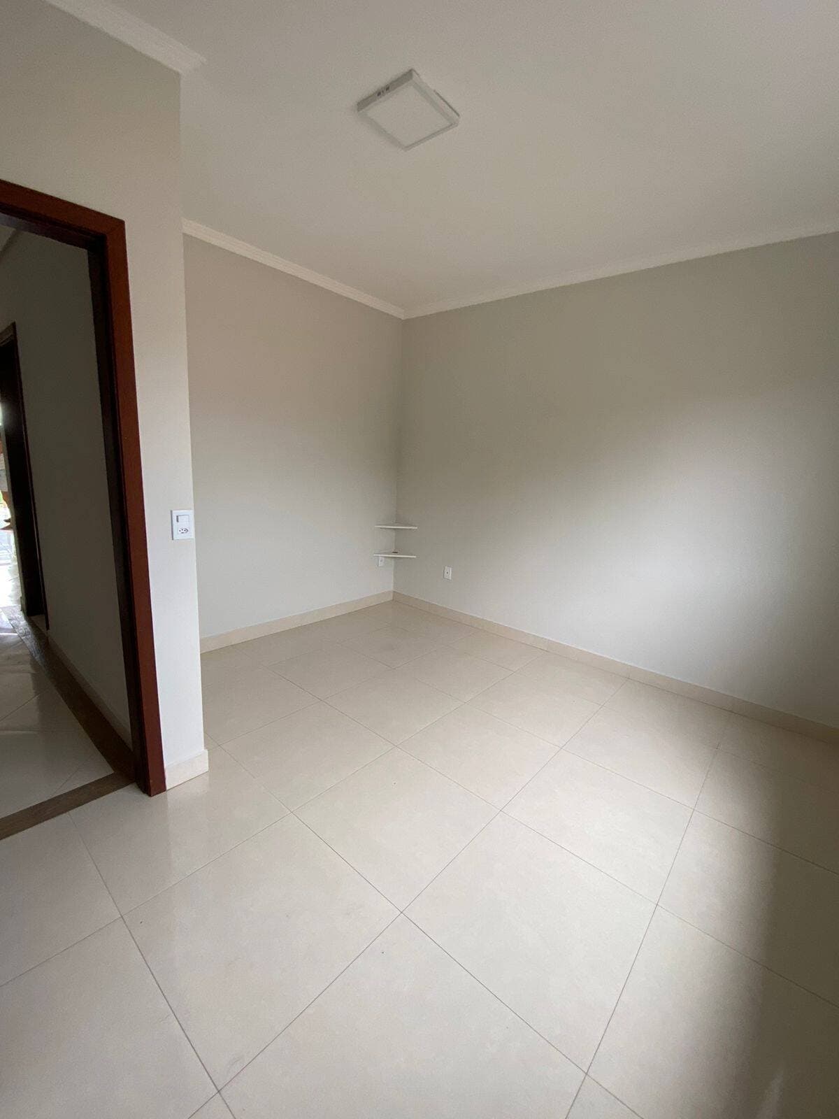 Apartamento no Centro que combina o essencial: 3 quartos, suíte, sacada e vaga coberta. 2