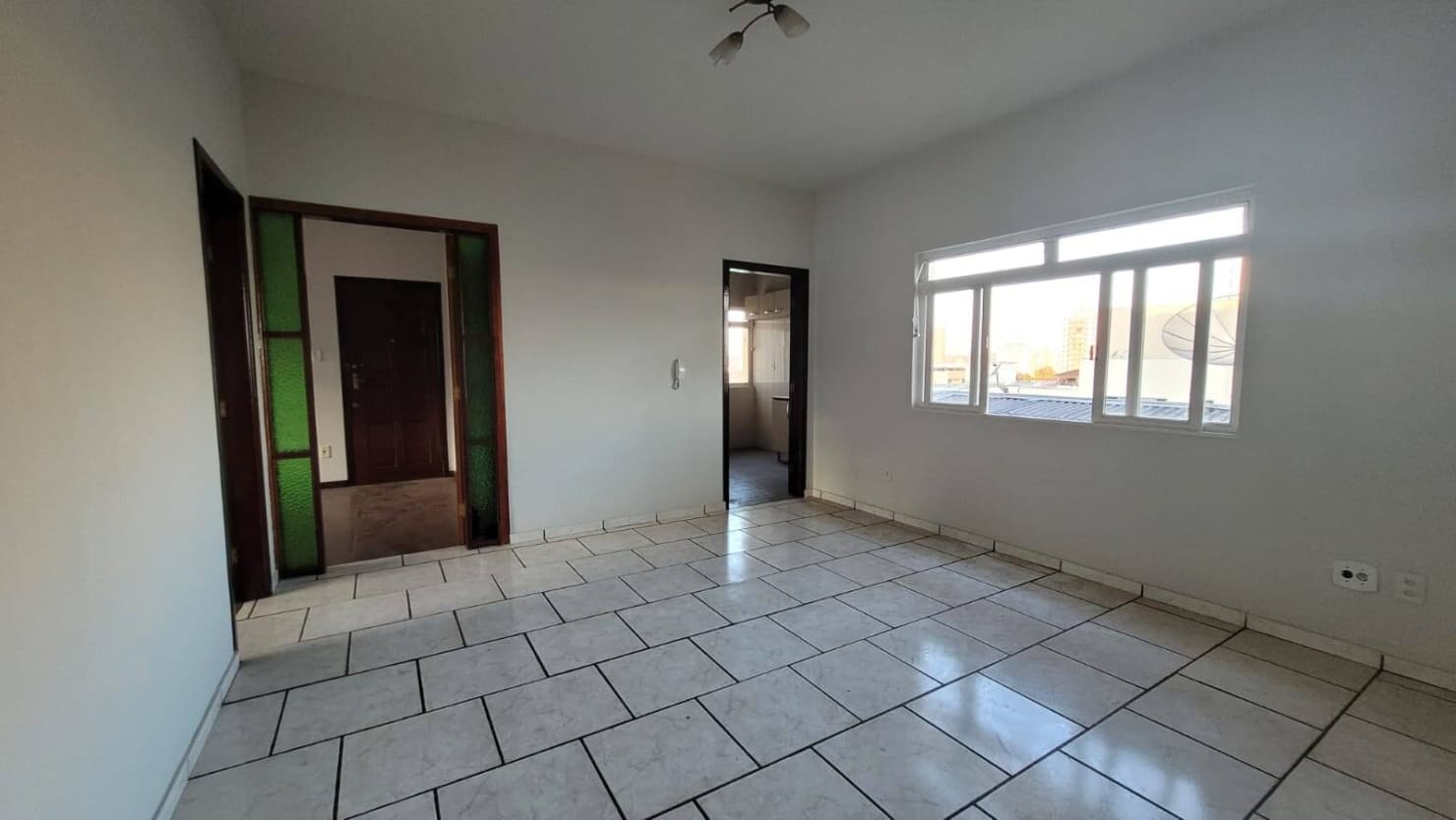 Apartamento à venda  com excelente localização no Centro de Pouso Alegre 2