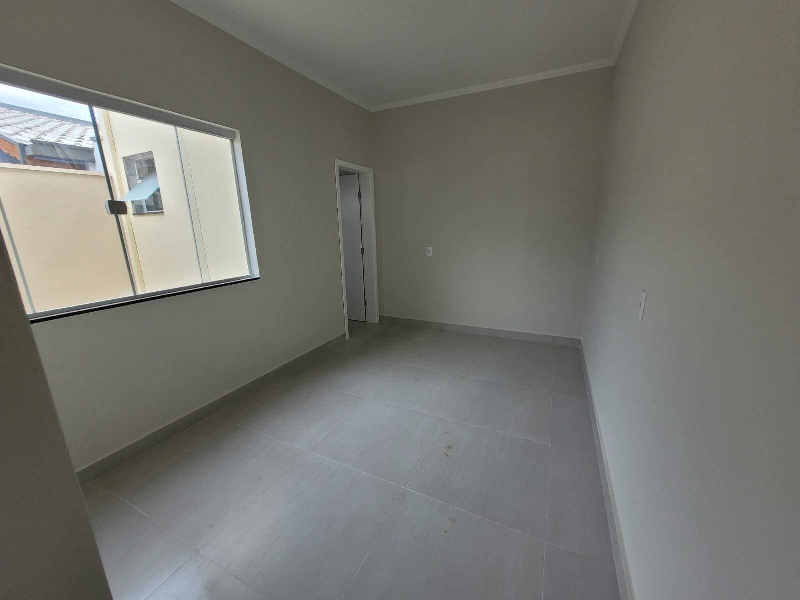 Casa térrea à venda no Bairro Parque Real 5