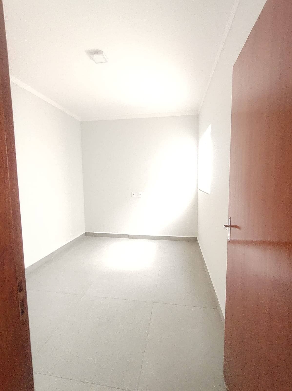 CASA MODERNA NO PARQUE REAL: Suíte, Jardim de Inverno e Preparação para Ar/Solar 10