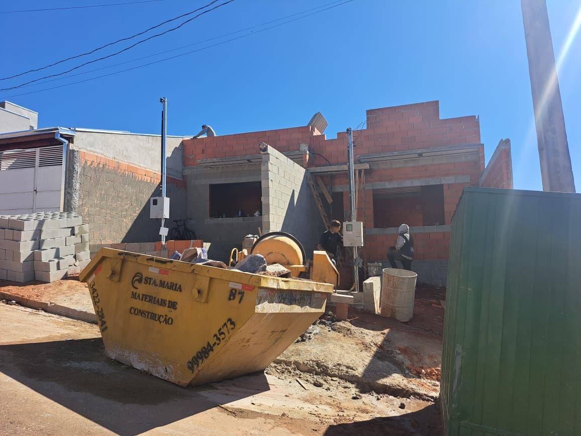 OPORTUNIDADE ÚNICA: Duas Casas Novinhas com Suíte e Acabamento em Porcelanato no Parque Real 4