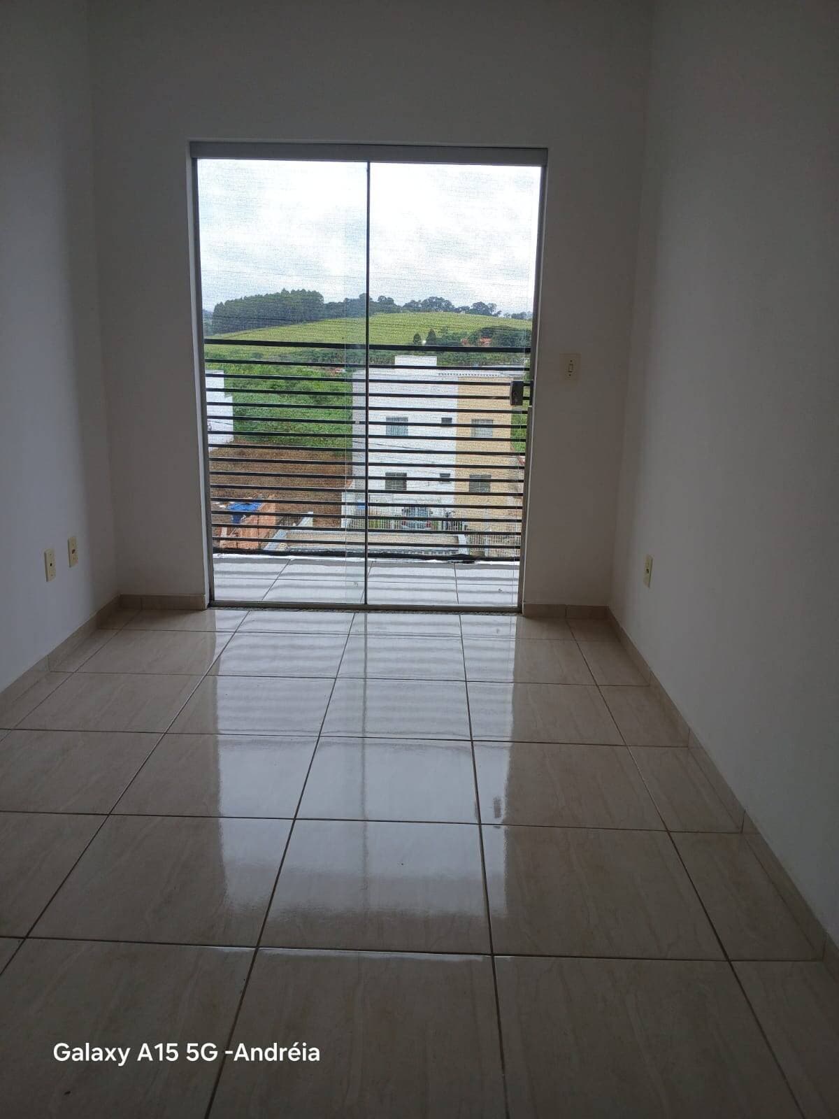Apartamento Espaçoso no Parque Real: 80m² com Varanda no Quarto e Vaga Coberta 10
