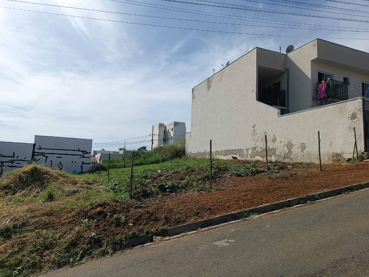OPORTUNIDADE ABAIXO DO VALOR! Terreno de 200m² no Parque Real, Próximo à Faculdade/IF 3