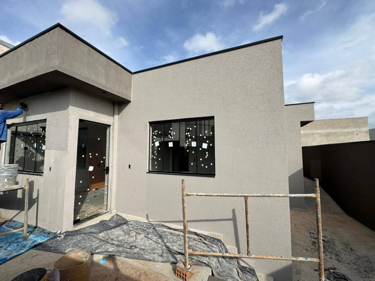 CASA LINDA NO PARQUE REAL: Lote Inteiro (200m²), 3 Quartos, Suíte e Quintal Enorme 2