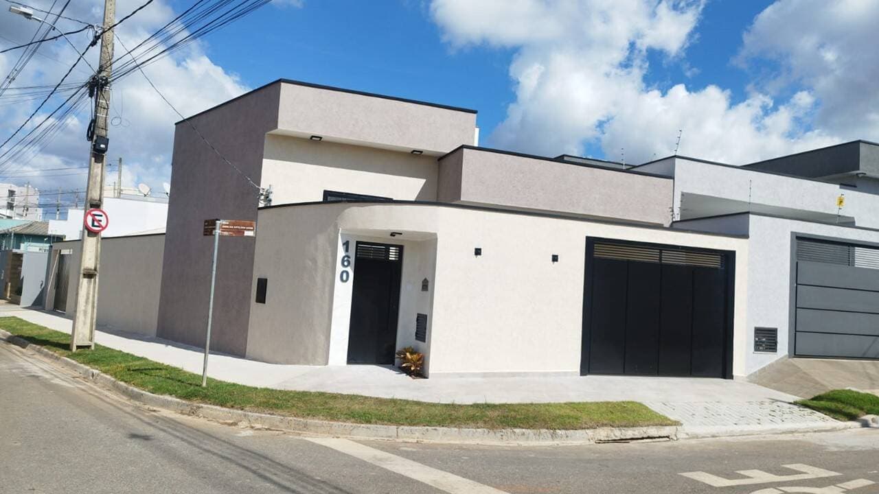 OPORTUNIDADE ÚNICA NO PARQUE REAL: Casa Moderna com Pé-Direito Alto, Suíte/Closet e Área Gourmet