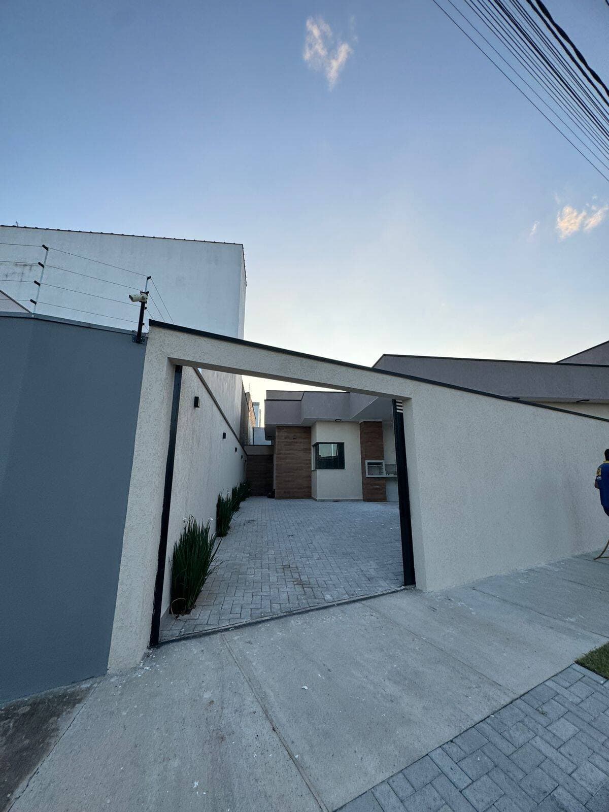 CASA ESPAÇOSA NO PARQUE REAL: Suíte, Área Gourmet e 4 Vagas de Garagem