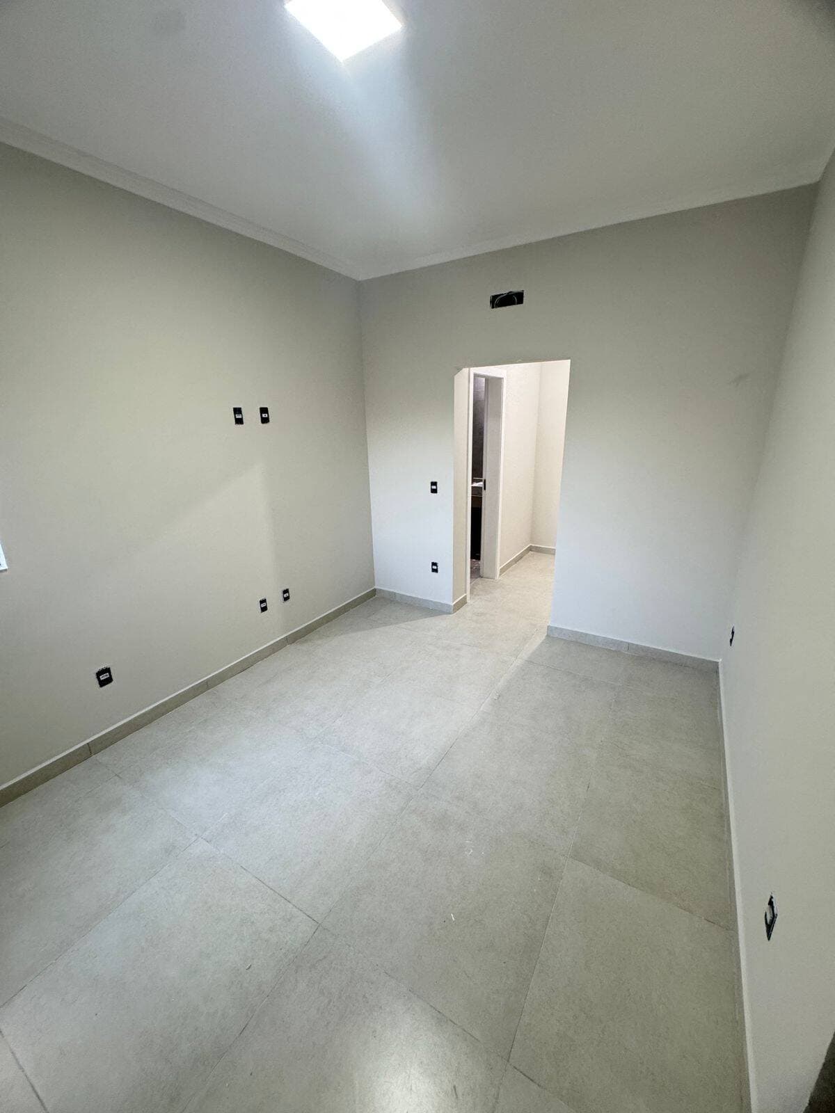 CASA ESPAÇOSA NO PARQUE REAL: Suíte, Área Gourmet e 4 Vagas de Garagem 5