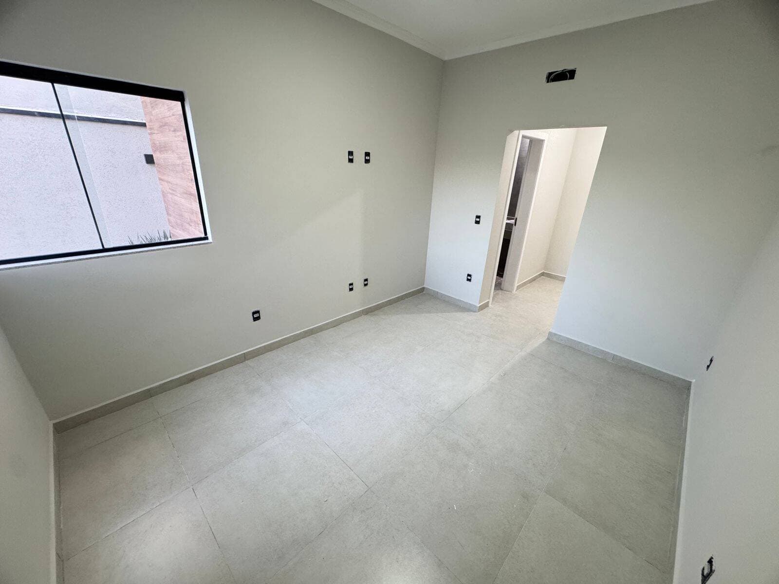 CASA ESPAÇOSA NO PARQUE REAL: Suíte, Área Gourmet e 4 Vagas de Garagem 2