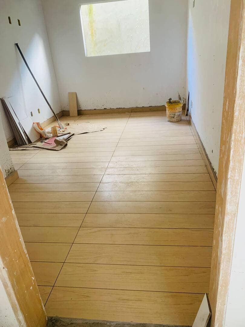 DUAS CASAS MODERNAS NO PARQUE REAL: Pé-Direito Alto, Suíte, Quintal e Financiamento 3