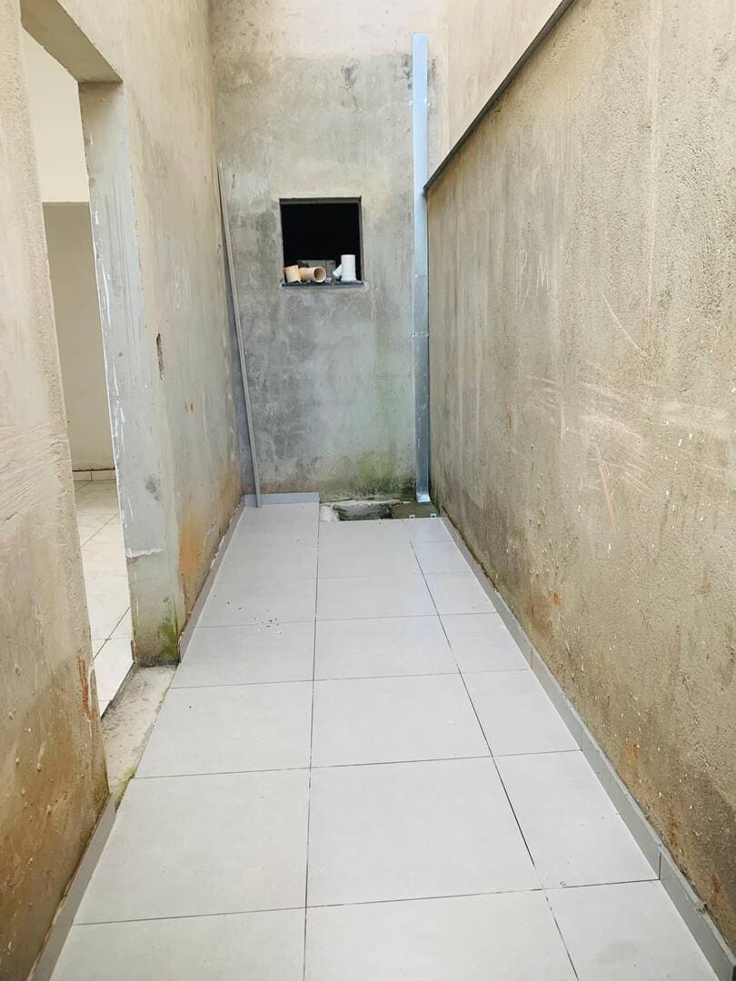 DUAS CASAS MODERNAS NO PARQUE REAL: Pé-Direito Alto, Suíte, Quintal e Financiamento 7