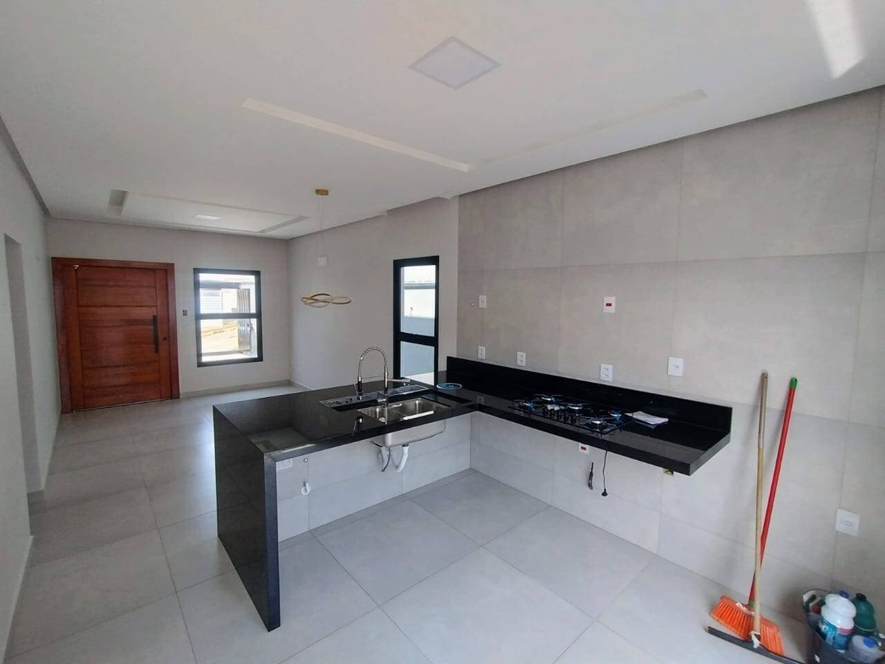 CASA NA PLANTA C/ CLOSET NO PARQUE REAL: Lote de 200m² e Previsão de Entrega Set/2025 3