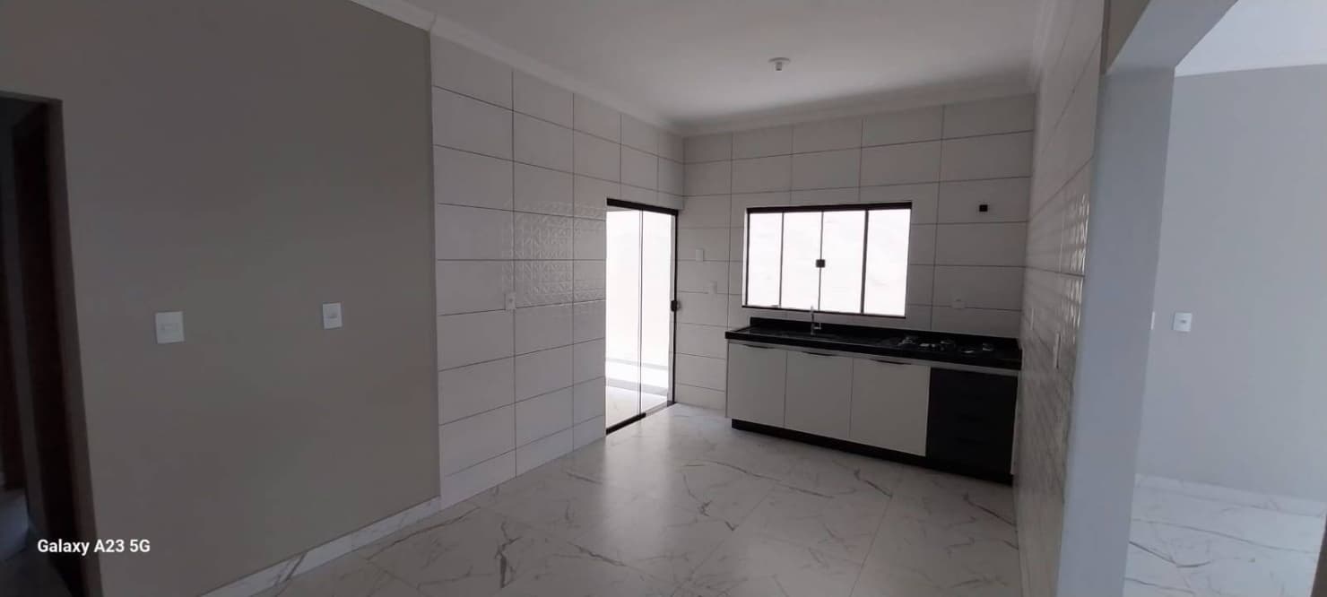 CASA COM SUÍTE E 2 VAGAS COBERTAS À VENDA NO PÃO DE AÇÚCAR 7