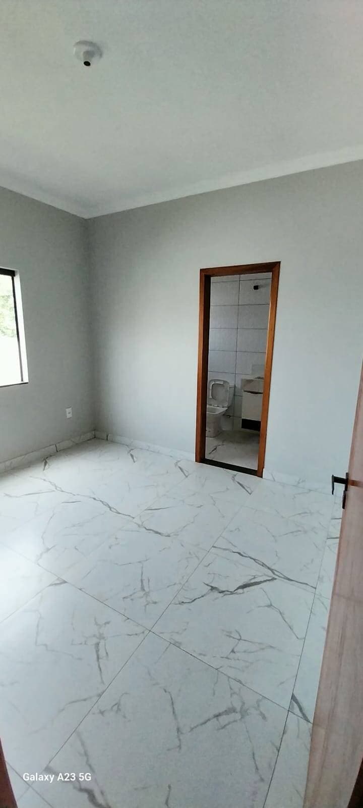 CASA COM SUÍTE E 2 VAGAS COBERTAS À VENDA NO PÃO DE AÇÚCAR 2