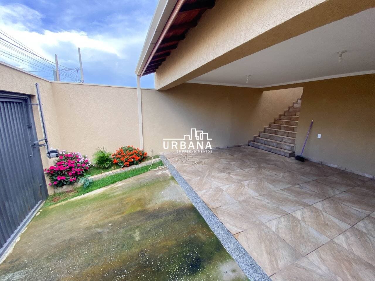 CASA DE LOTE INTEIRO (240m²) NO PÃO DE AÇÚCAR: 3 Quartos, Suíte com Closet e 2 Vagas Cobertas 2