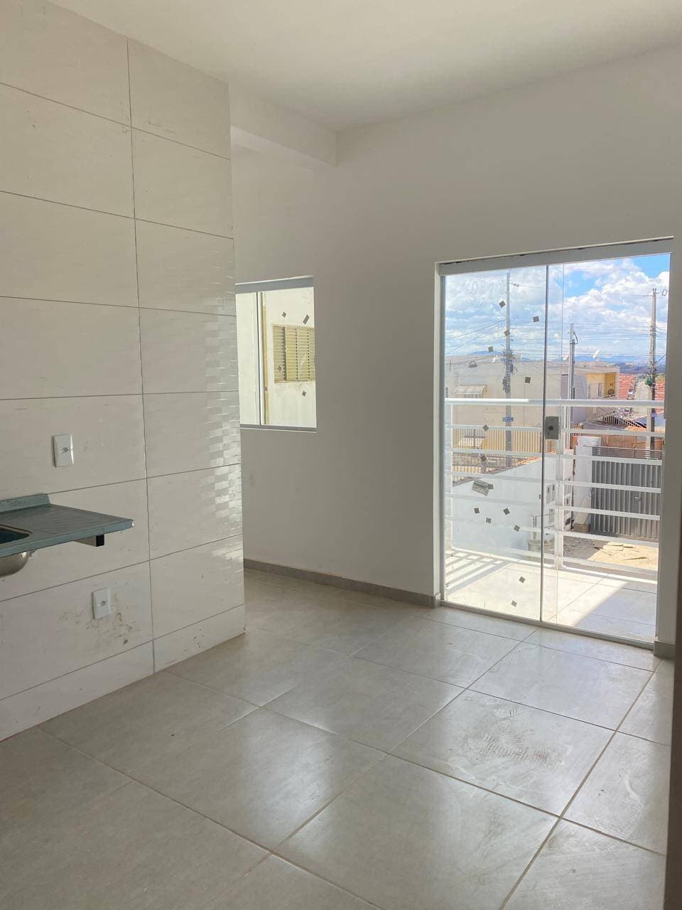 APARTAMENTO MODERNO NO COLINA VERDE: 2 Dormitórios, Sala Integrada e Varanda Ventilada 2