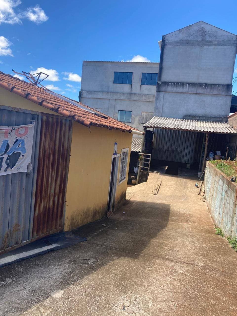 CASA NO COLINA VERDE: 300m² de Terreno, Estrutura para Lava Jato e Aceita Carro! 2