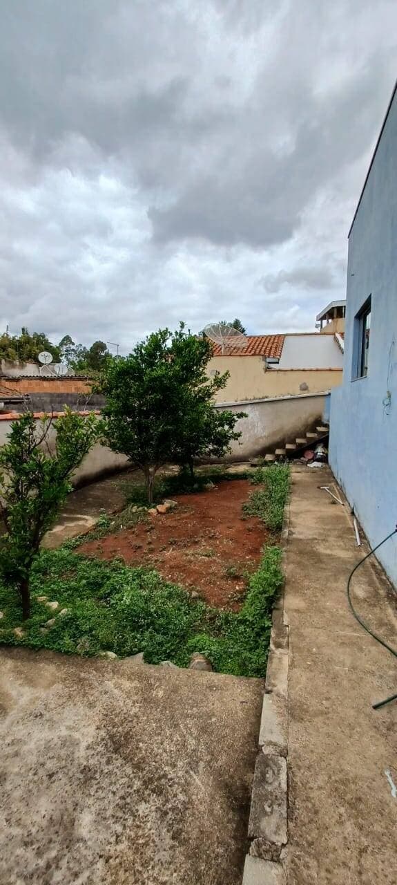 CASA DE LOTE INTEIRO (240m²) NO COLINA VERDE: 3 Quartos, Aceita PERMUTA e Financiamento 4