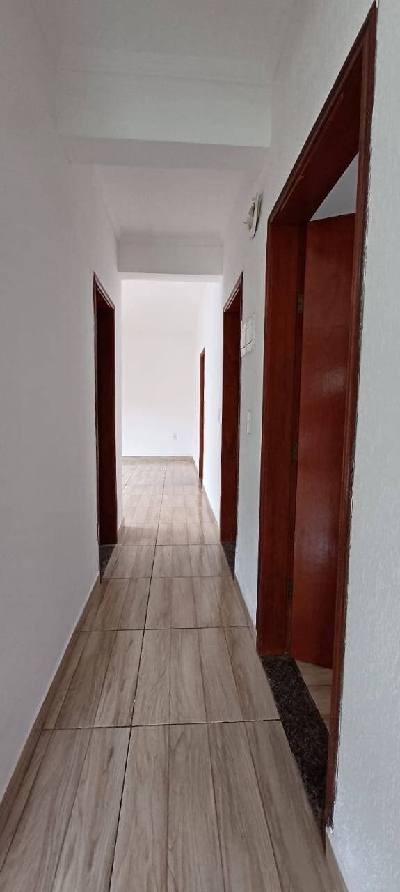 CASA DE LOTE INTEIRO (240m²) NO COLINA VERDE: 3 Quartos, Aceita PERMUTA e Financiamento 7