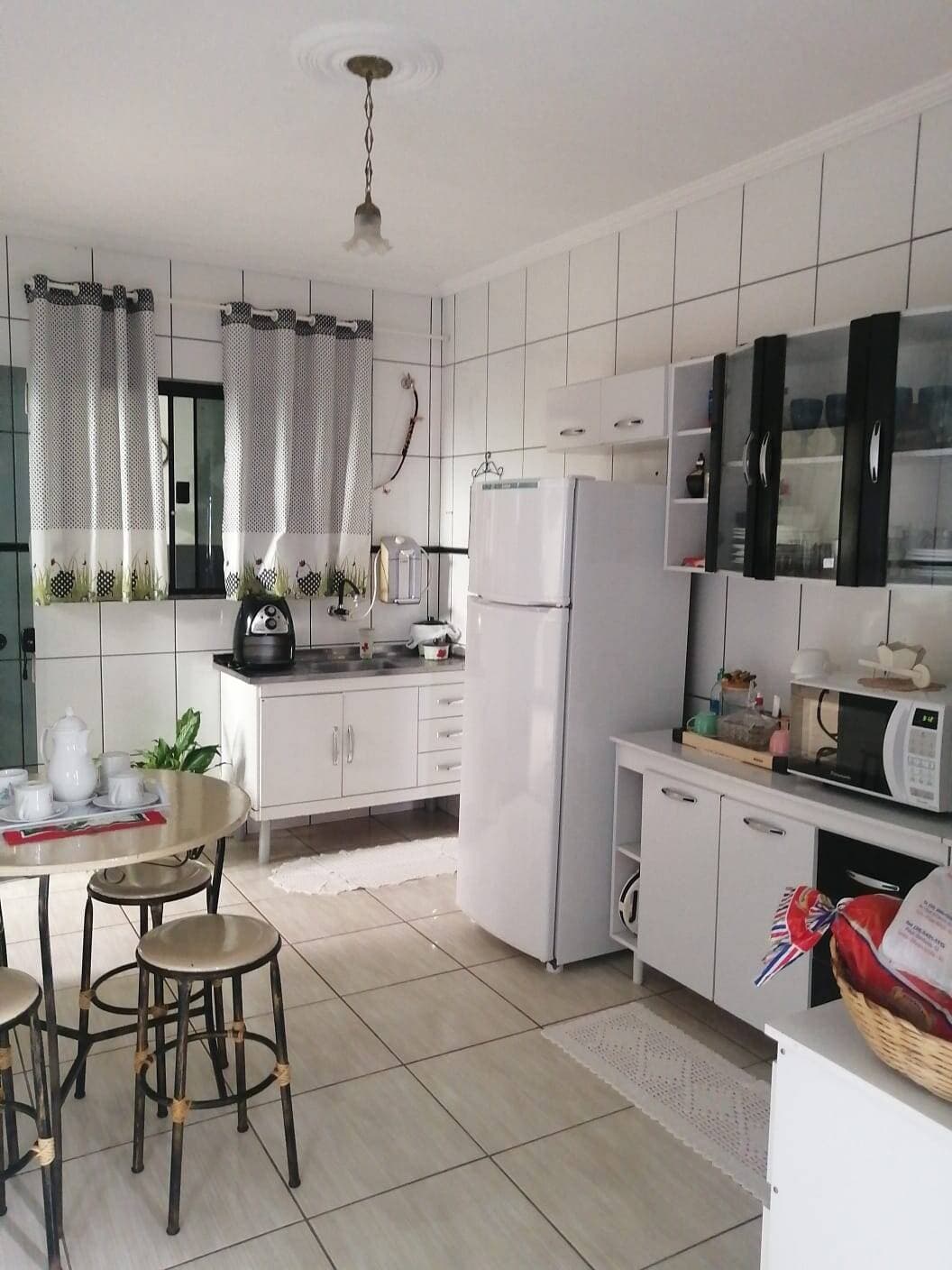 CASA FUNCIONAL NO COLINA VERDE: 2 Quartos e 2 Vagas de Garagem COBERTAS 2