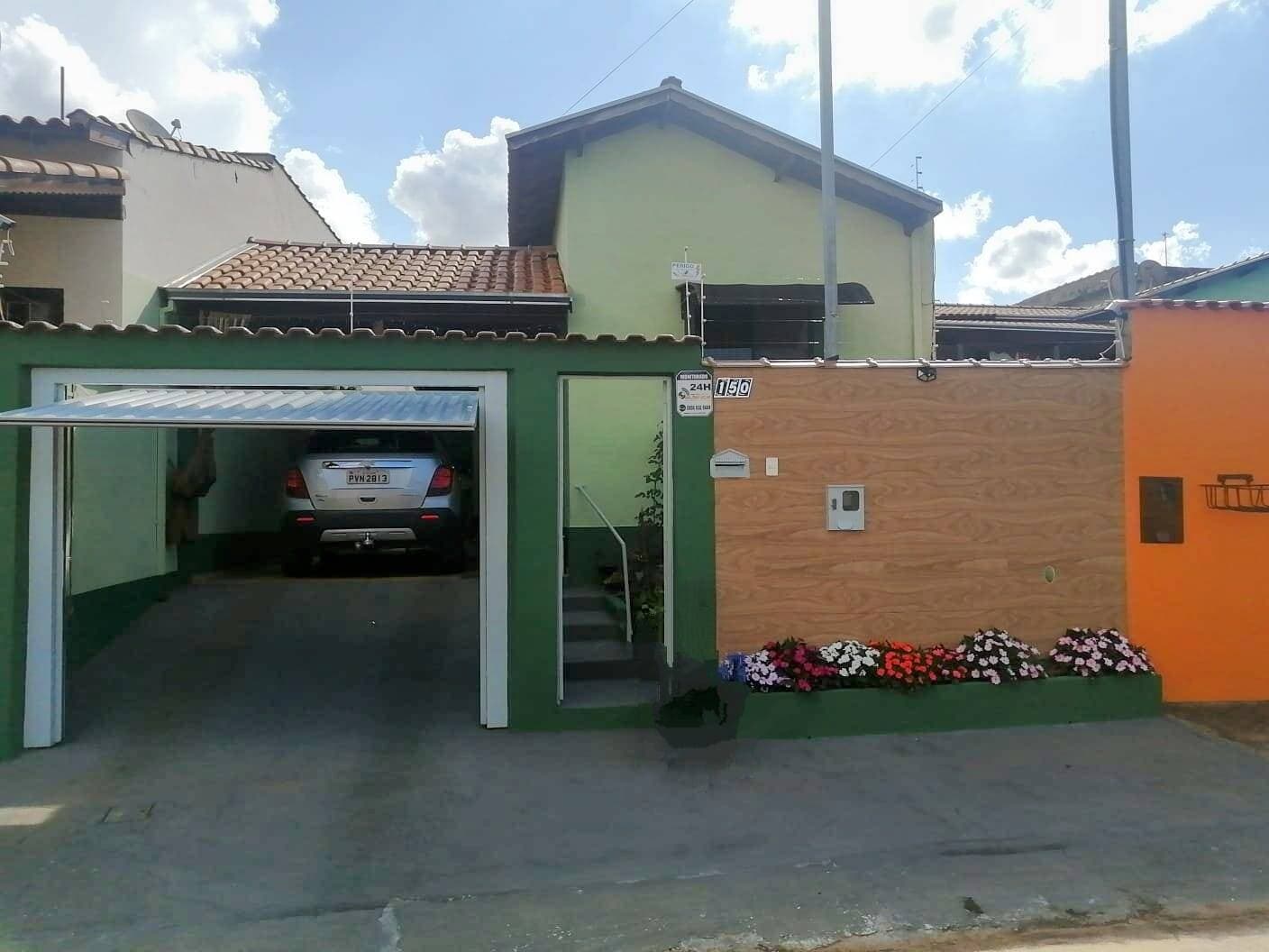 CASA FUNCIONAL NO COLINA VERDE: 2 Quartos e 2 Vagas de Garagem COBERTAS