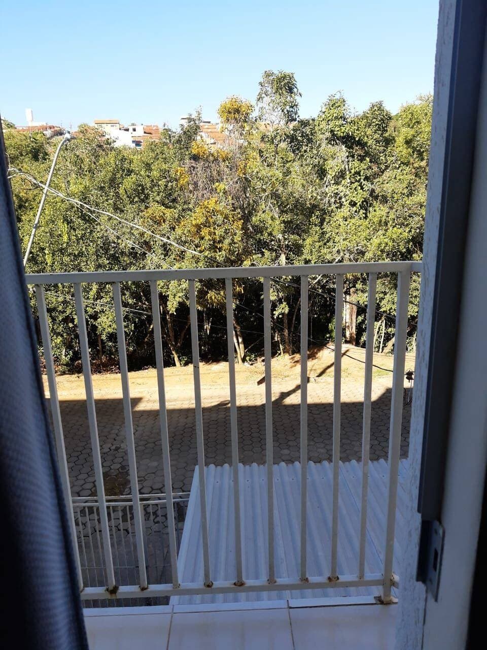 APARTAMENTO EXCLUSIVO NO COLINA VERDE: 2 Quartos, Cozinha Americana e QUINTAL Privativo!