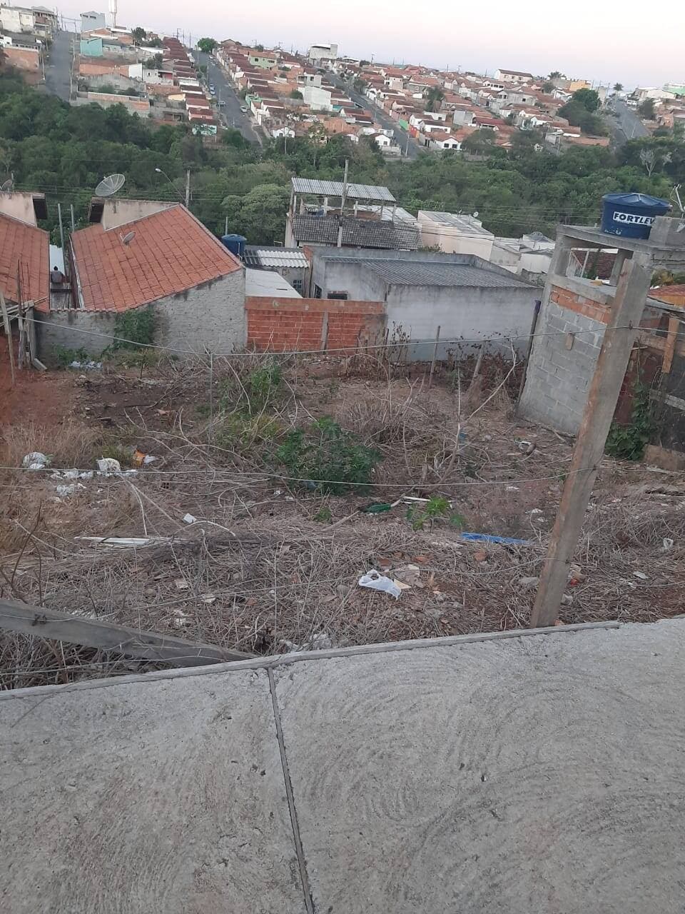 TERRENO ESCRITURADO NO COLINA VERDE: 218m² com Excelente Potencial Construtivo