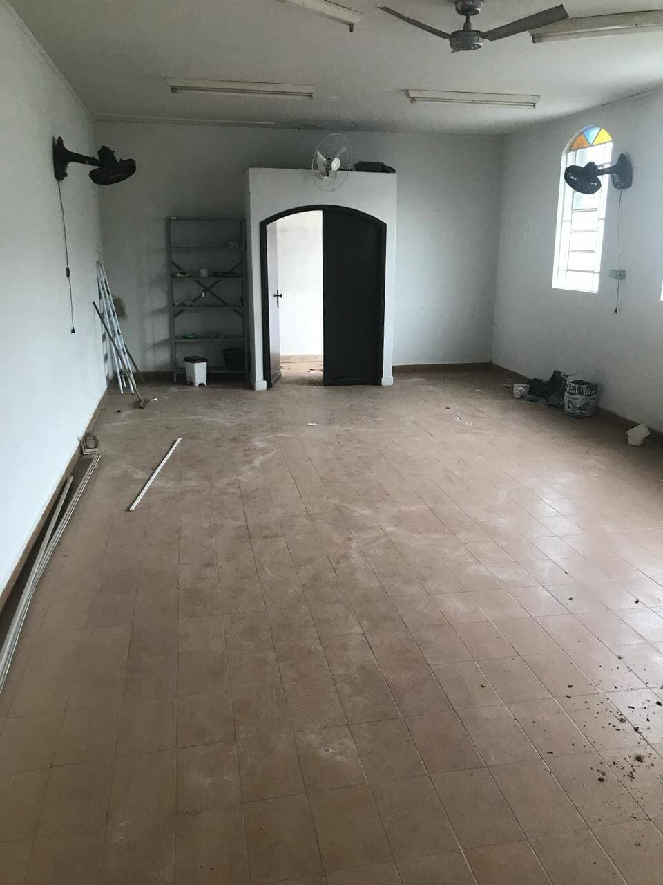 PONTO COMERCIAL ESCRITURADO NO COLINA VERDE: Salão Amplo (Antiga Igreja) com 90m² 4