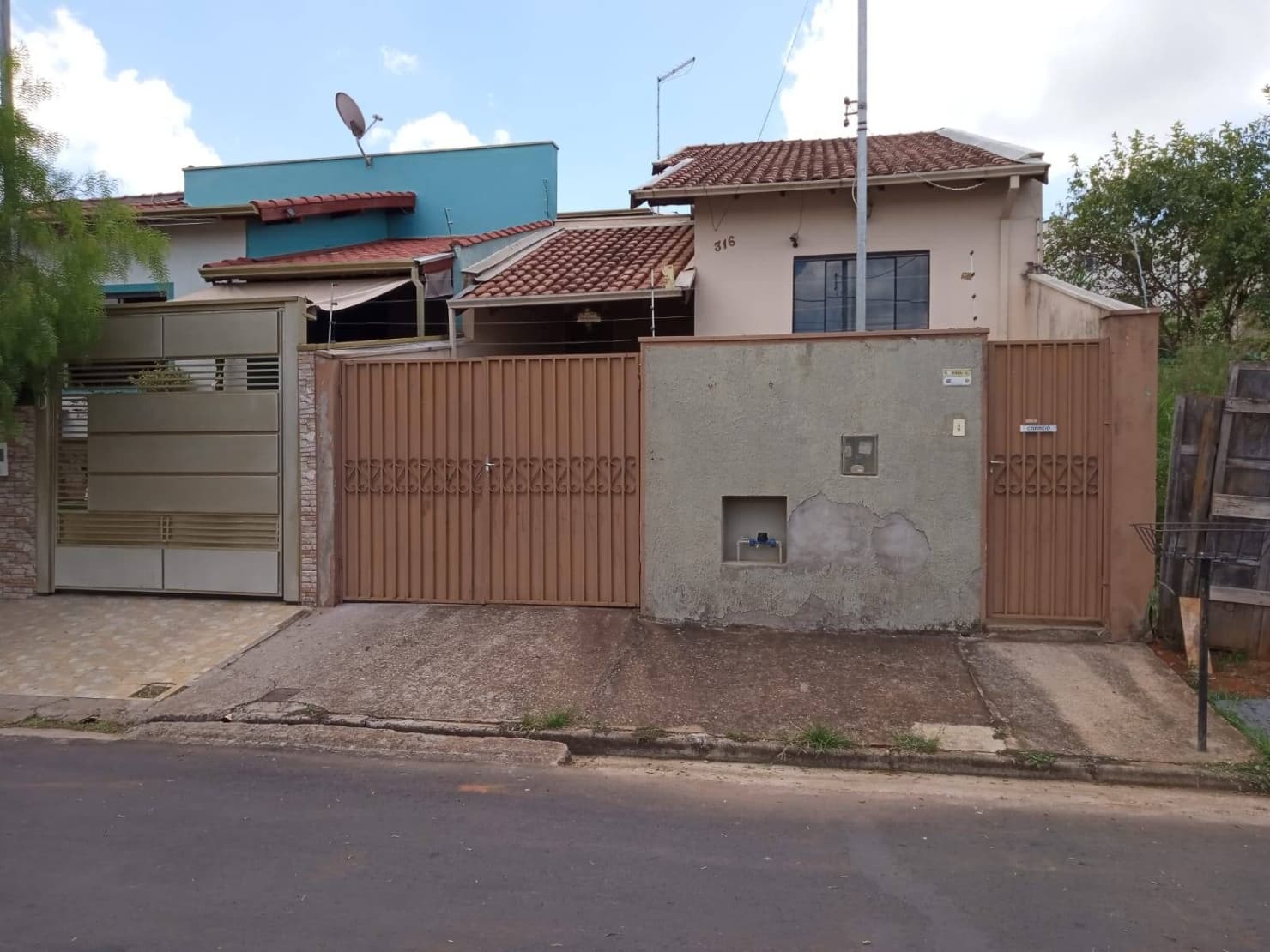 CASA FUNCIONAL NO COLINA VERDE: 2 Quartos (74m²) em Lote de 130m²