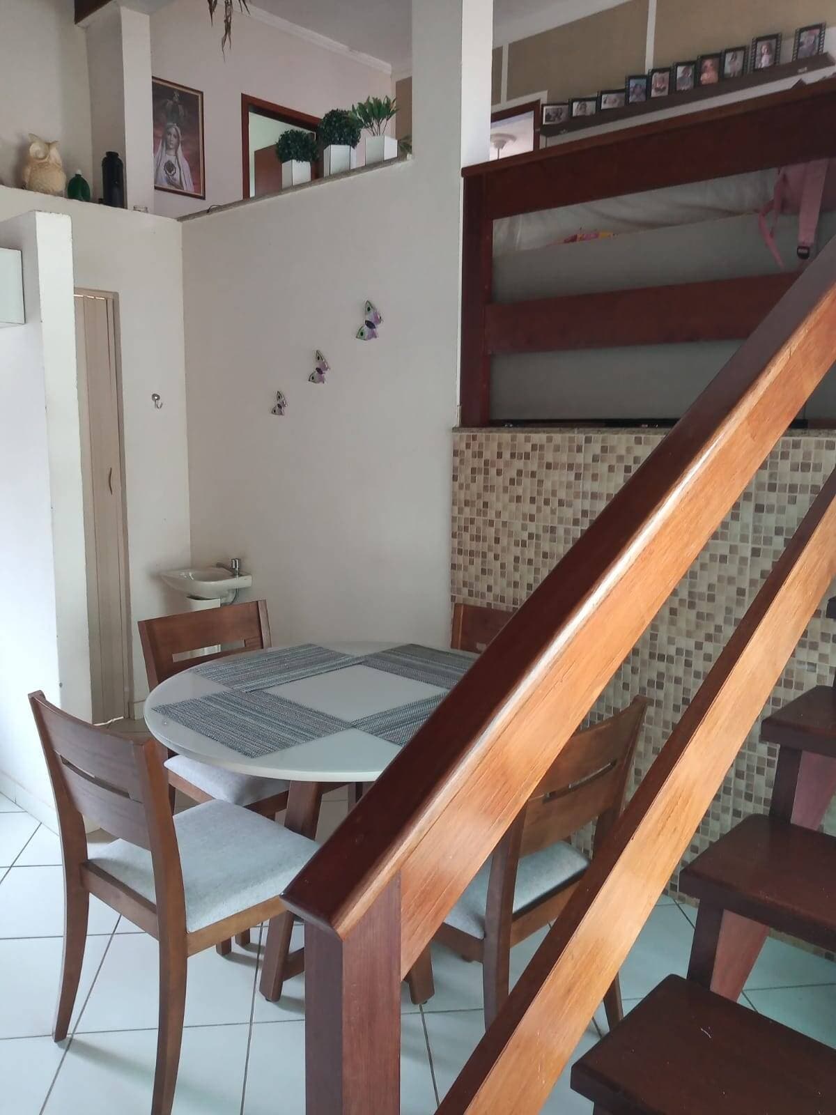 CASA ESPAÇOSA NO COLINA VERDE: 300m² de Lote, 2 Quartos e GARAGEM COBERTA para 4 Carros 8