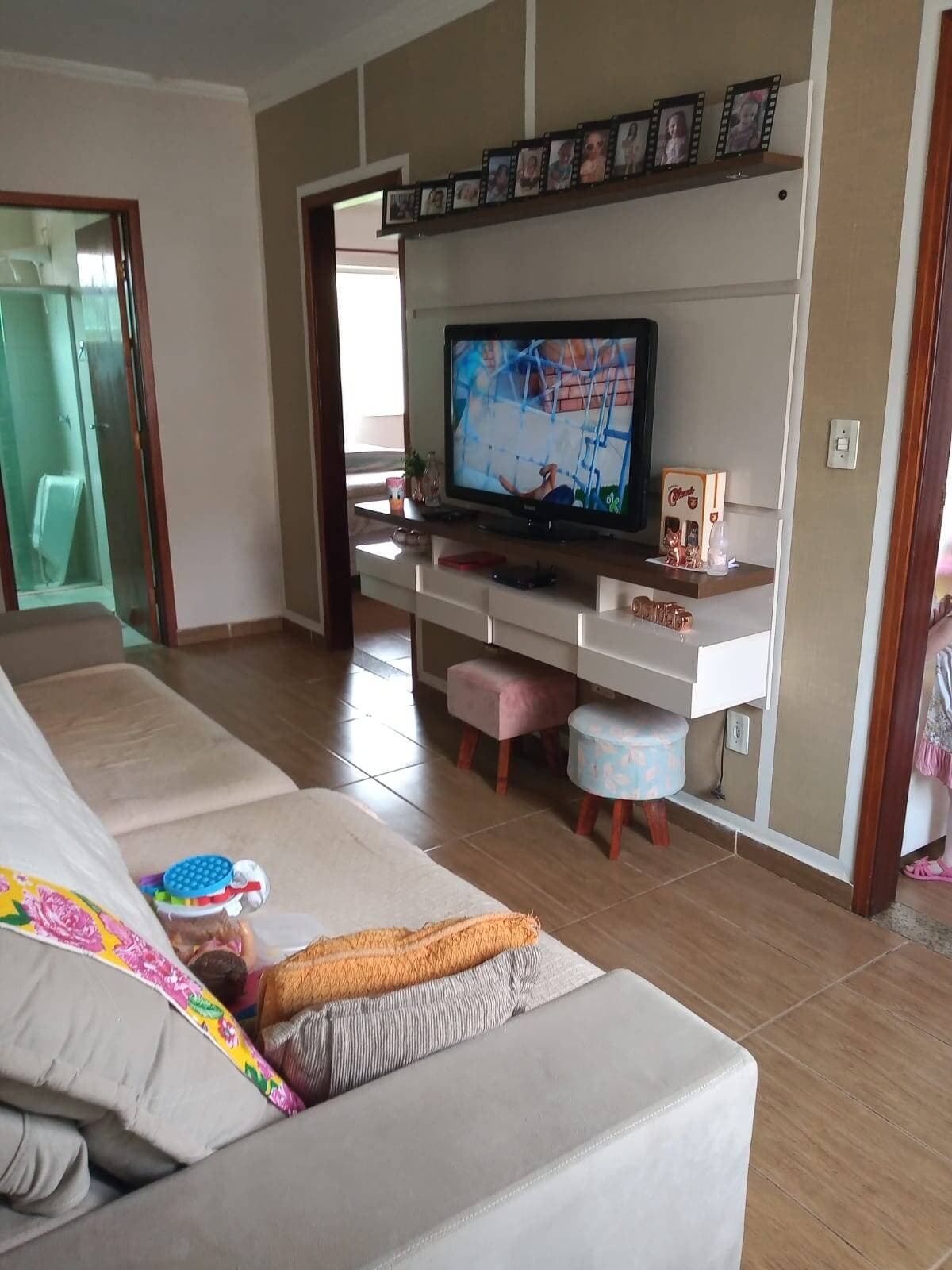 CASA ESPAÇOSA NO COLINA VERDE: 300m² de Lote, 2 Quartos e GARAGEM COBERTA para 4 Carros 9