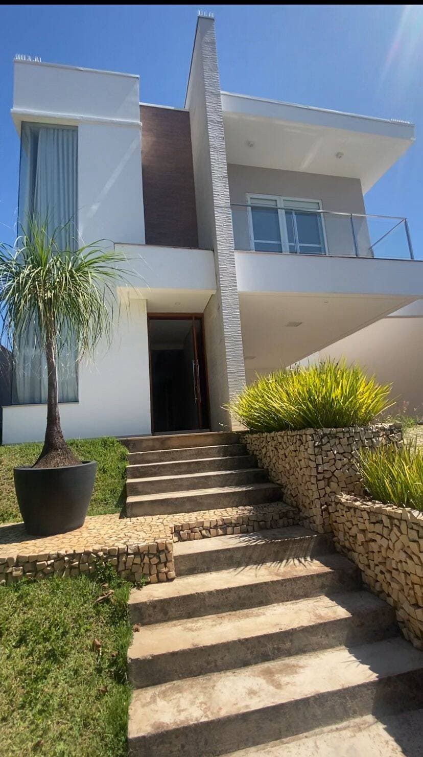 CASA ALTO PADRÃO NO COLINAS SANTA BÁRBARA: 372m², Pé Direito Alto, Suíte/Closet e Lazer Completo