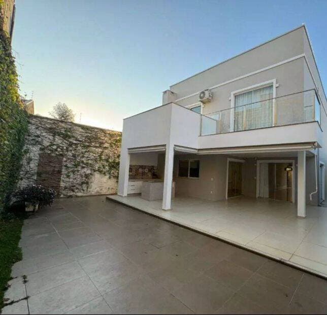 CASA ALTO PADRÃO NO COLINAS SANTA BÁRBARA: 372m², Pé Direito Alto, Suíte/Closet e Lazer Completo 4