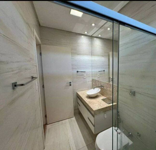 CASA ALTO PADRÃO NO COLINAS SANTA BÁRBARA: 372m², Pé Direito Alto, Suíte/Closet e Lazer Completo 9