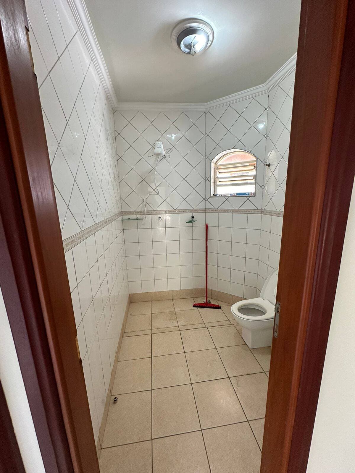 CASA DE LUXO PRONTA PARA MORAR NO COLINAS SANTA BÁRBARA: 4 Quartos (2 Suítes), Gourmet e Segurança Completa 5