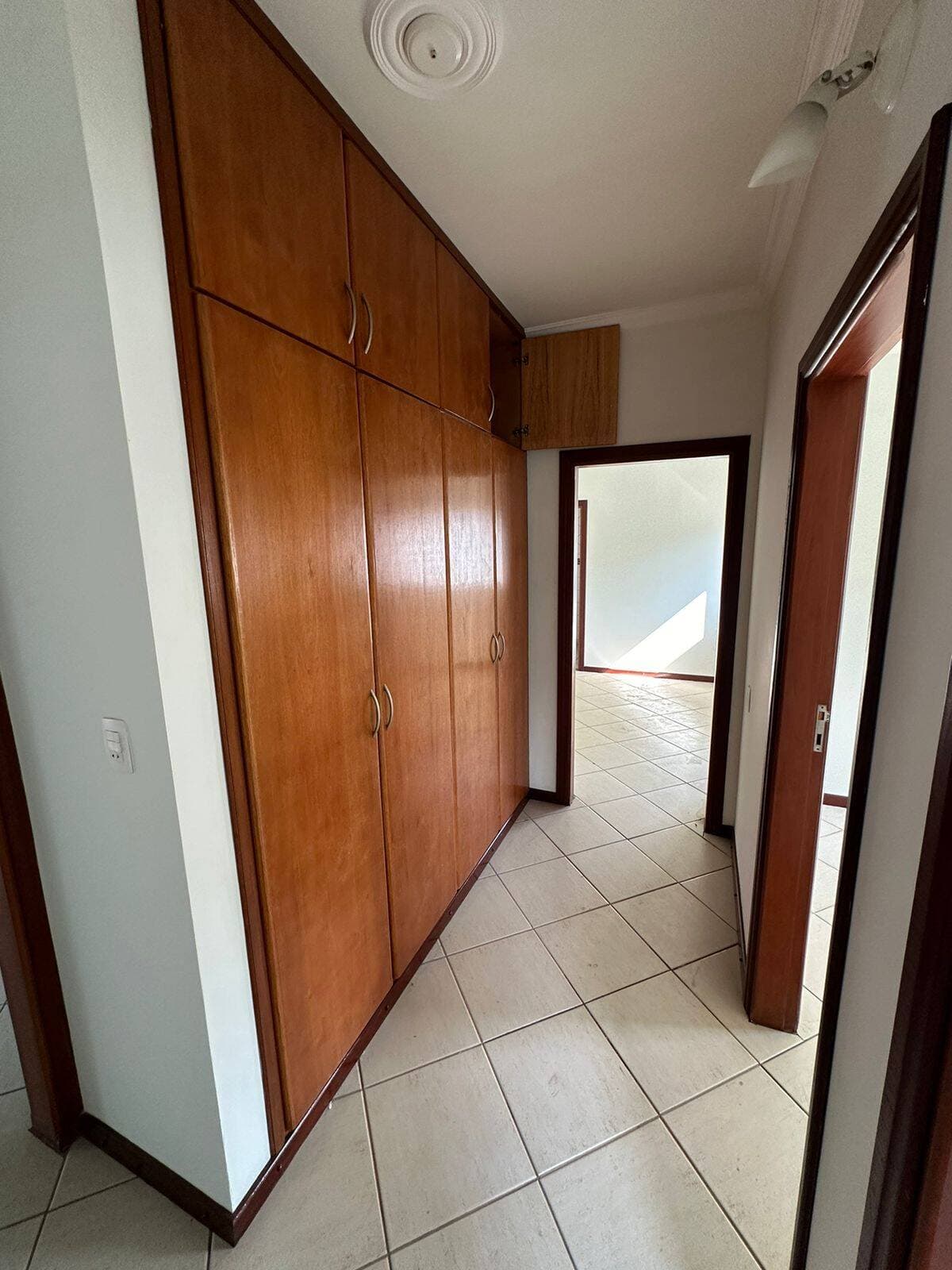 CASA DE LUXO PRONTA PARA MORAR NO COLINAS SANTA BÁRBARA: 4 Quartos (2 Suítes), Gourmet e Segurança Completa 2