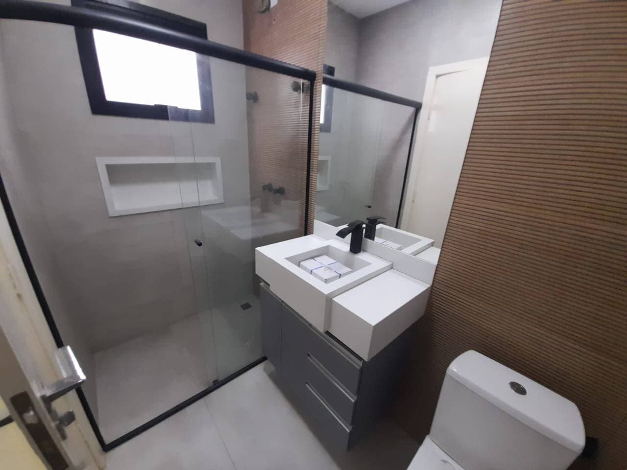 CASA DE ALTO PADRÃO: 3 SUÍTES, 220m² Construídos em Lote de 300m² no Colina Santa Bárbara 5