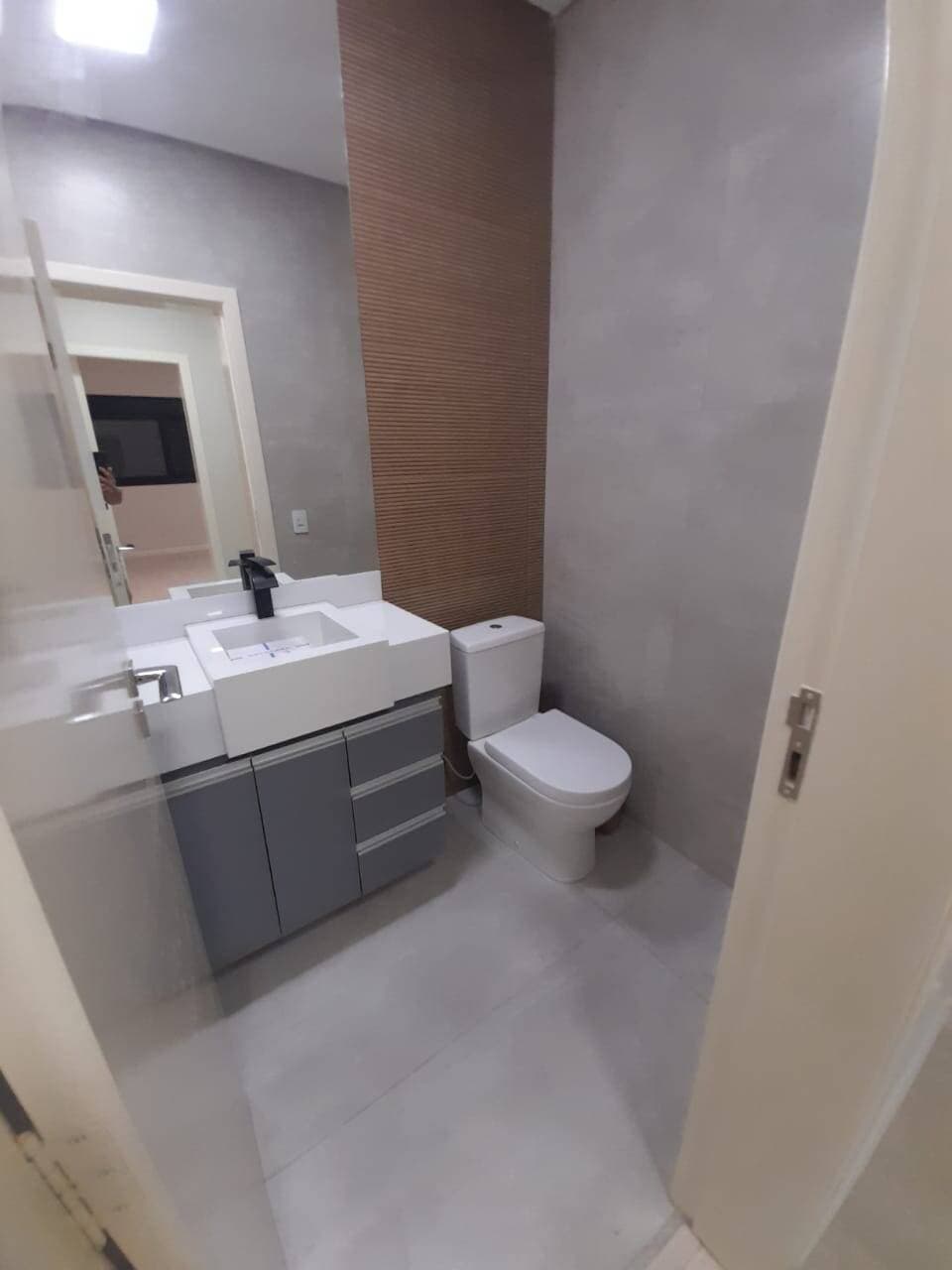 CASA DE ALTO PADRÃO: 3 SUÍTES, 220m² Construídos em Lote de 300m² no Colina Santa Bárbara 7