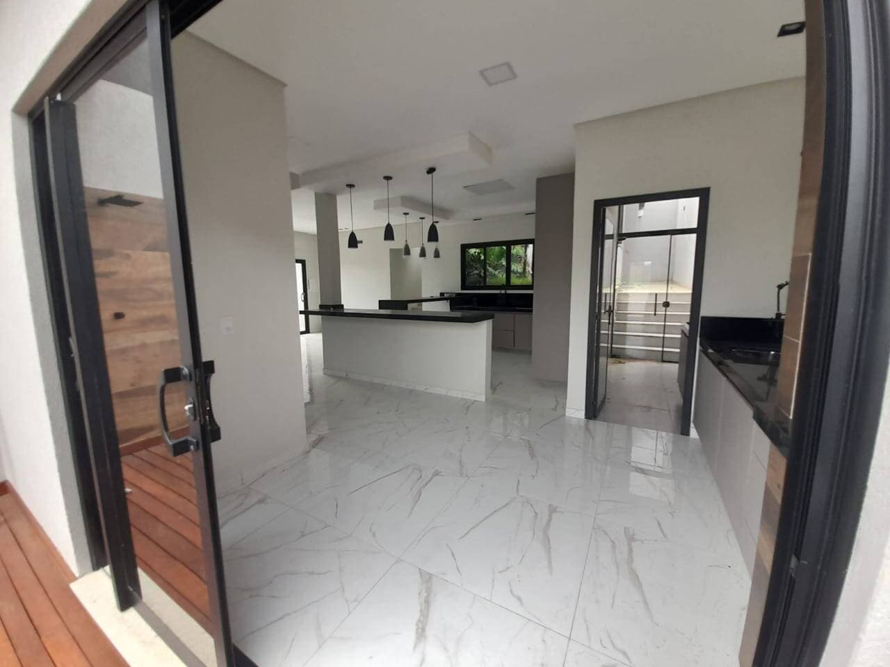 CASA DE ALTO PADRÃO: 3 SUÍTES, 220m² Construídos em Lote de 300m² no Colina Santa Bárbara 10