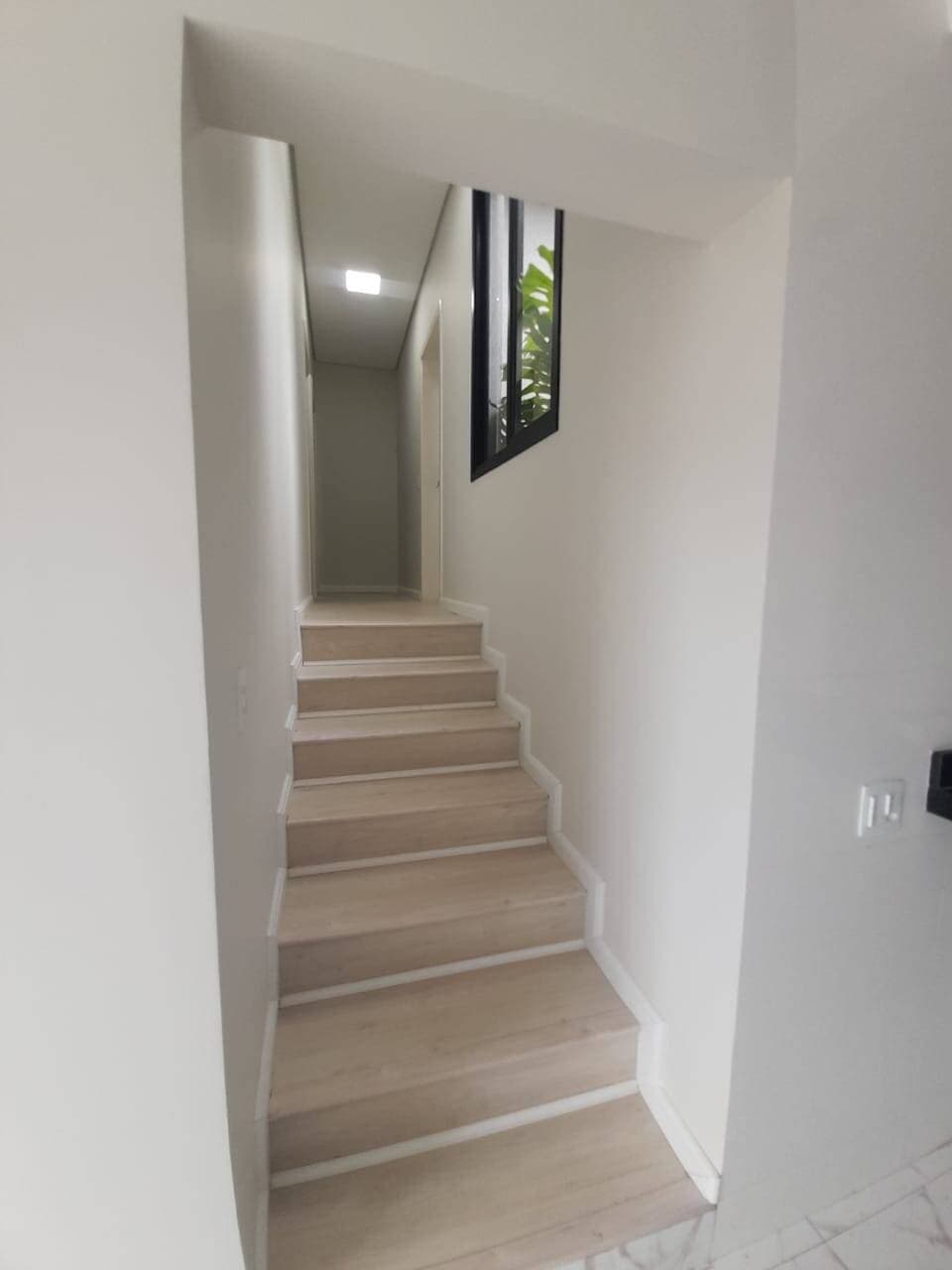 CASA DE ALTO PADRÃO: 3 SUÍTES, 220m² Construídos em Lote de 300m² no Colina Santa Bárbara 6