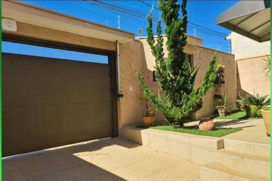 CASA FAMILIAR GIGANTE NO COLINAS SANTA BÁRBARA: 5 Dormitórios, Gourmet Completa e Aceita Permuta! 2