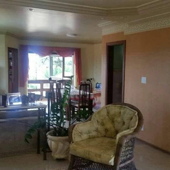 CASA DE ALTO PADRÃO: 240m² Construídos, Suíte com HIDRO, Lazer Completo (Piscina/Gourmet) no Colina Santa Bárbara 10