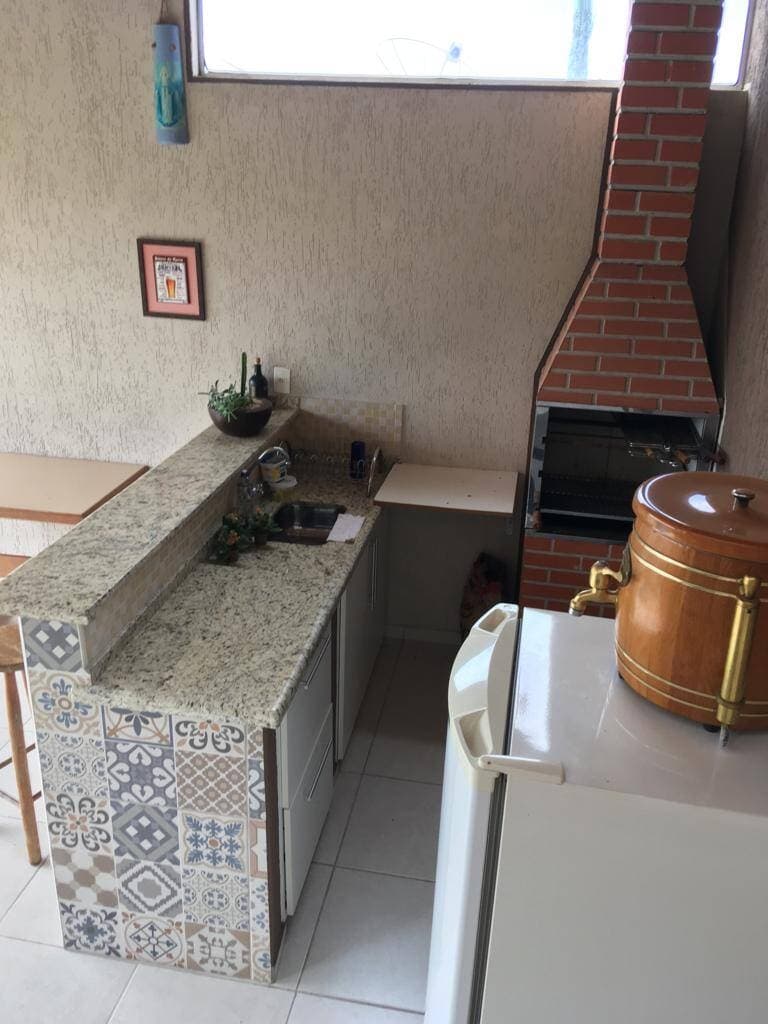 CASA DE ALTO PADRÃO: 240m² Construídos, Suíte com HIDRO, Lazer Completo (Piscina/Gourmet) no Colina Santa Bárbara 4