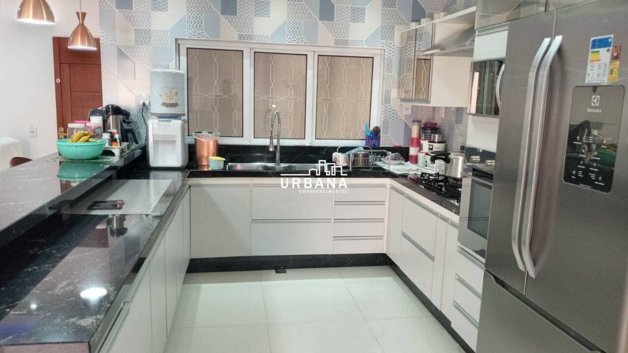 CASA GIGANTE C/ PONTO COMERCIAL NO COLINA SANTA BÁRBARA: 322m², 4 Quartos (2 Suítes), Gourmet e 6 Vagas! 10