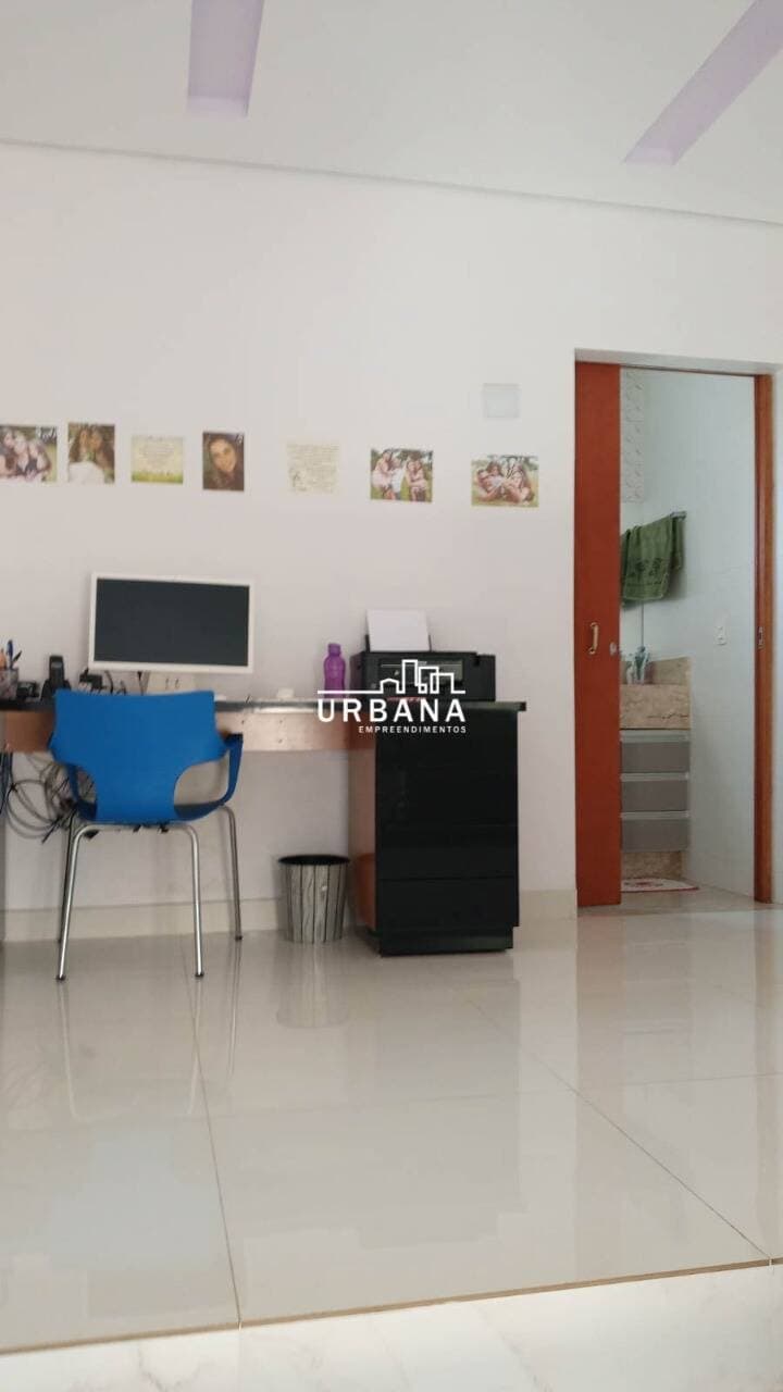 CASA GIGANTE C/ PONTO COMERCIAL NO COLINA SANTA BÁRBARA: 322m², 4 Quartos (2 Suítes), Gourmet e 6 Vagas! 7