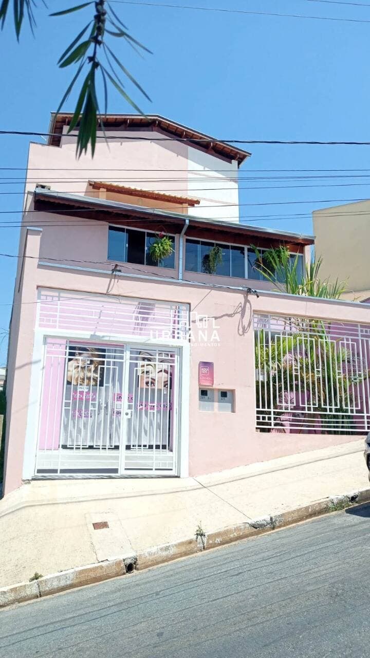 CASA GIGANTE C/ PONTO COMERCIAL NO COLINA SANTA BÁRBARA: 322m², 4 Quartos (2 Suítes), Gourmet e 6 Vagas!