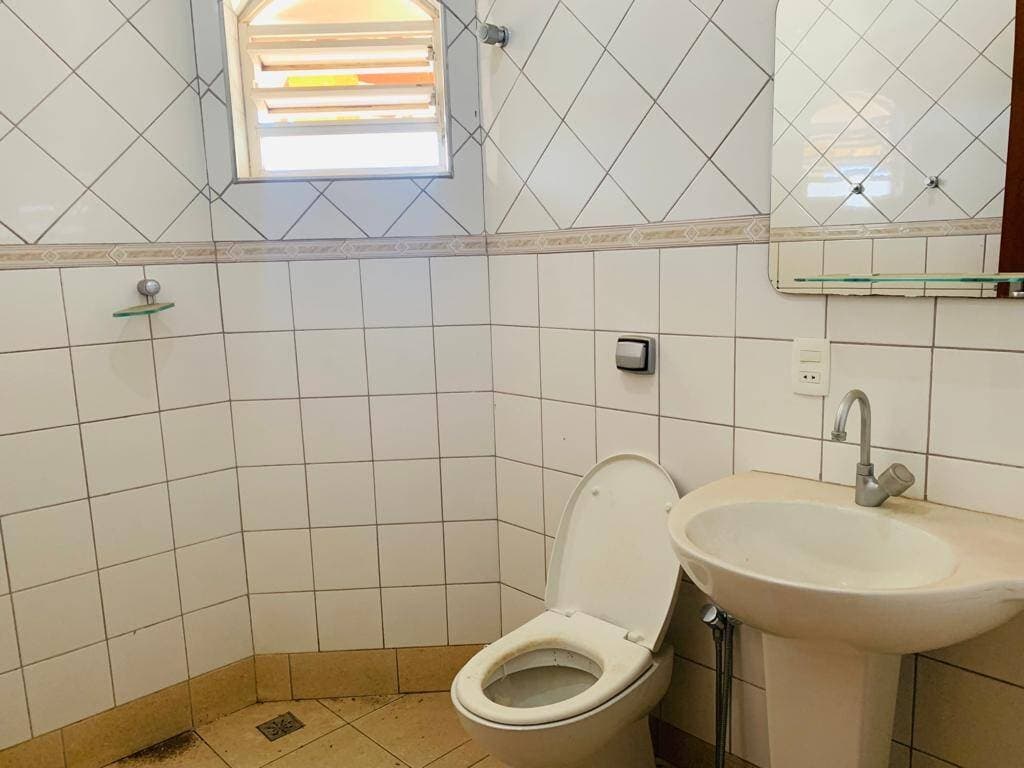 CASA DE ALTO CONFORTO NO COLINA SANTA BÁRBARA: 3 Quartos (2 Suítes), Churrasqueira e 4 Vagas Cobertas! 3