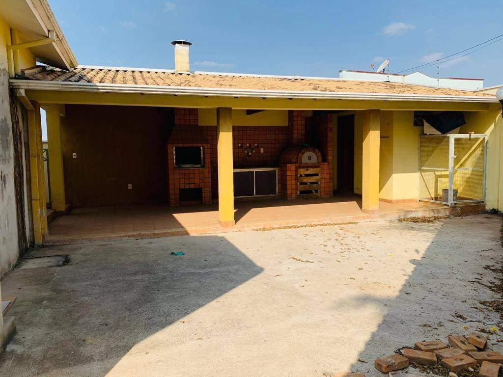 CASA DE ALTO CONFORTO NO COLINA SANTA BÁRBARA: 3 Quartos (2 Suítes), Churrasqueira e 4 Vagas Cobertas! 2