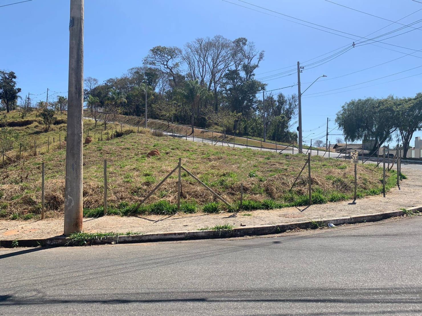 LOTE ESTRATÉGICO DE 350m² NO COLINA SANTA BÁRBARA: Ideal para Projeto de Alto Padrão