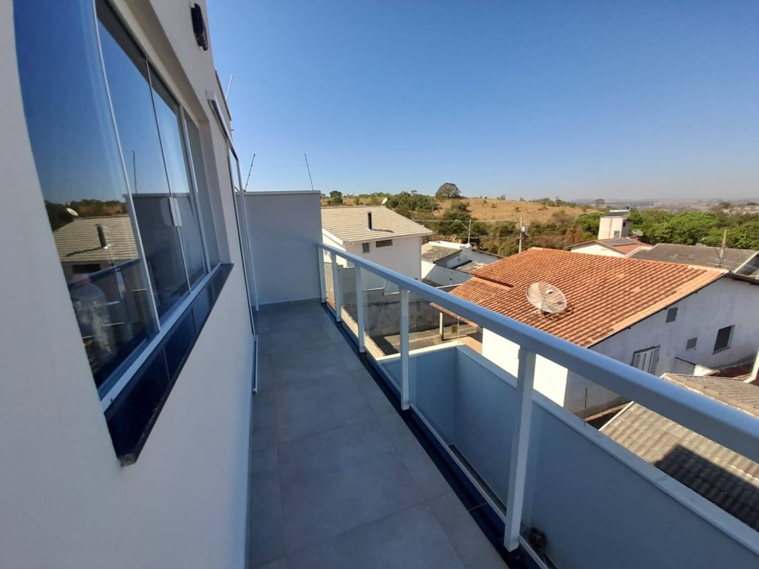 CASA EXCLUSIVA NO COLINA SANTA BÁRBARA: Lazer GIGANTE (Salão 100m²), AC e Persianas Automáticas 6