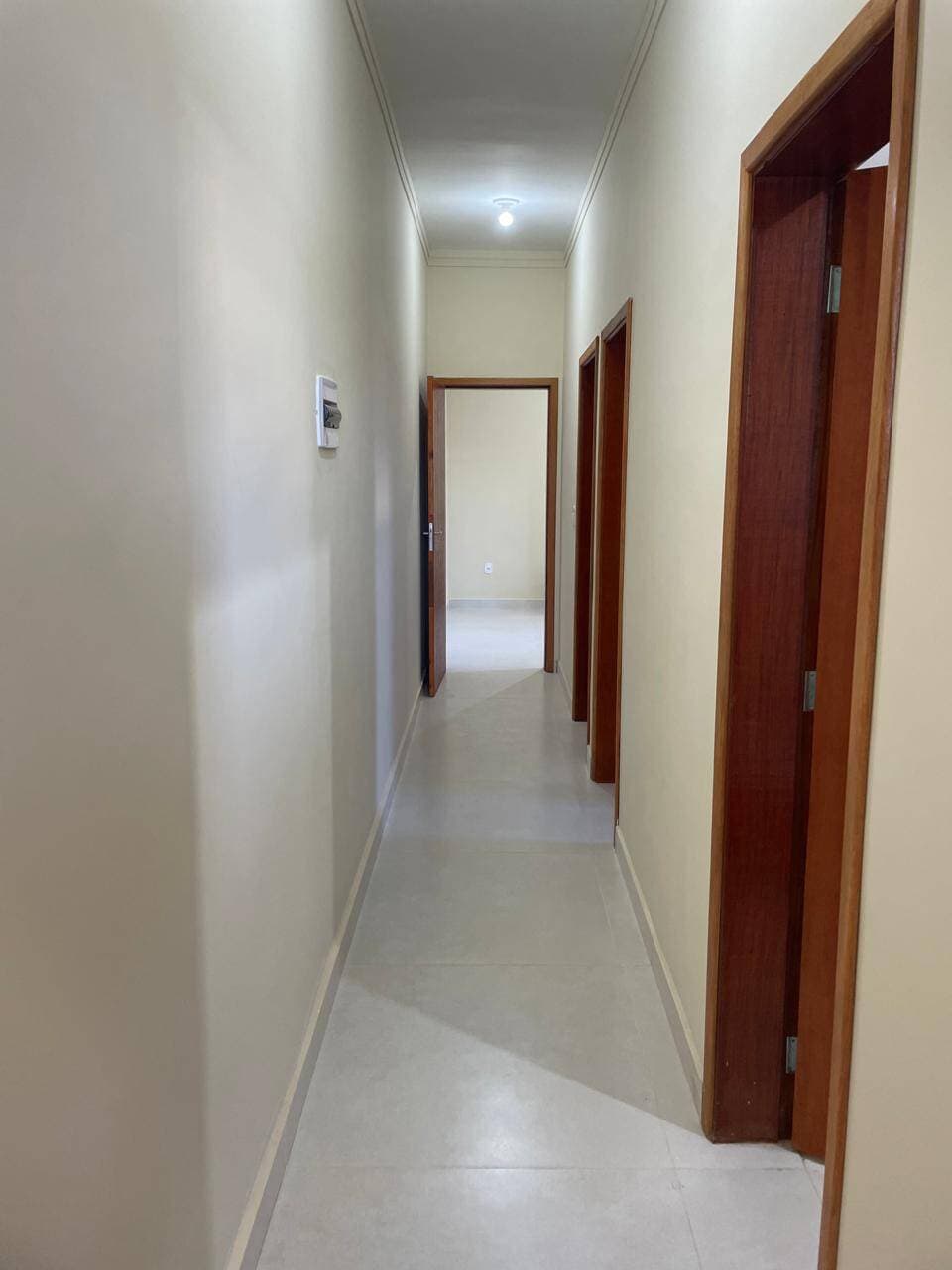 CASA MODERNA NO CIDADE VERGANI: Pé Direito Alto (4m), 3 Quartos (Suíte) e Próximo ao Hospital Novo 7